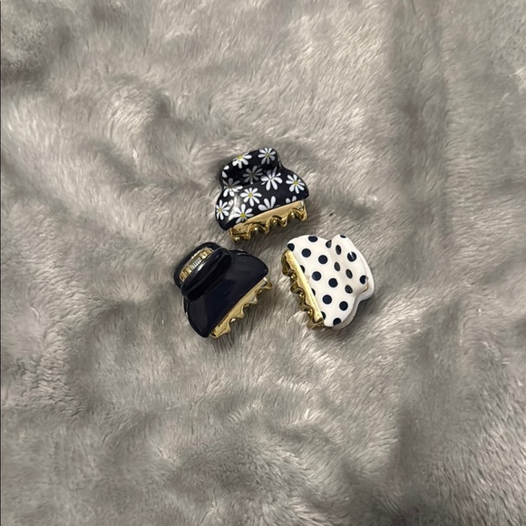 NWOT Bundle of Three 1in Floral and Polka Dot Hair Clips - Picture 2 of 2